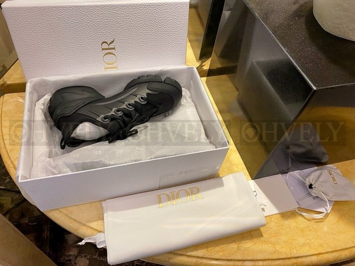 디올 디 커넥트 스니커즈