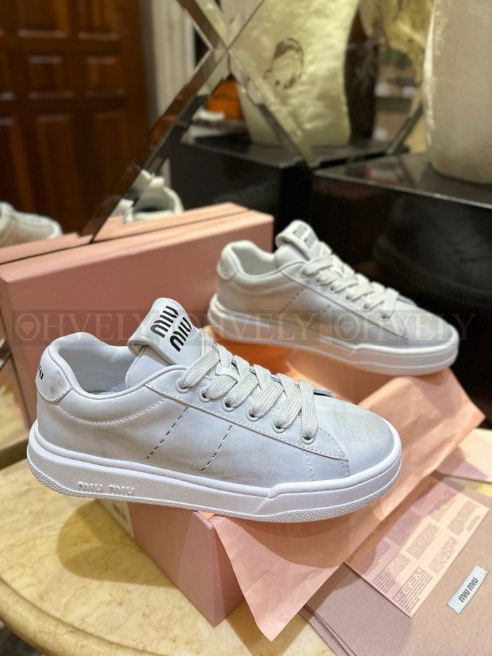 미우미우 블리치드 가죽 스니커즈