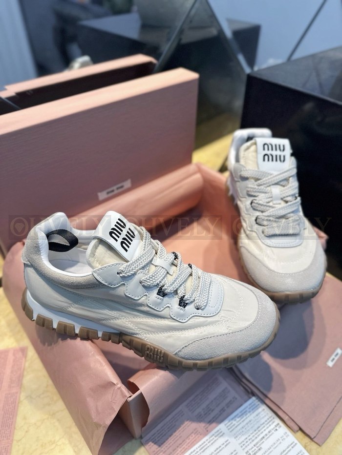 미우미우 타이어 테크니컬 패브릭 스니커즈