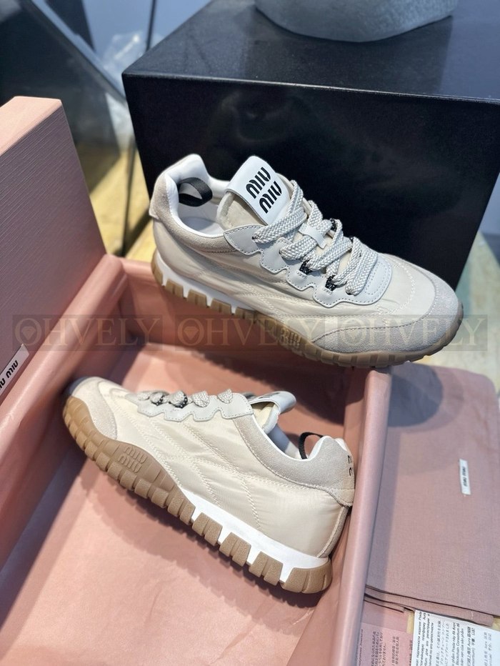 미우미우 타이어 테크니컬 패브릭 스니커즈