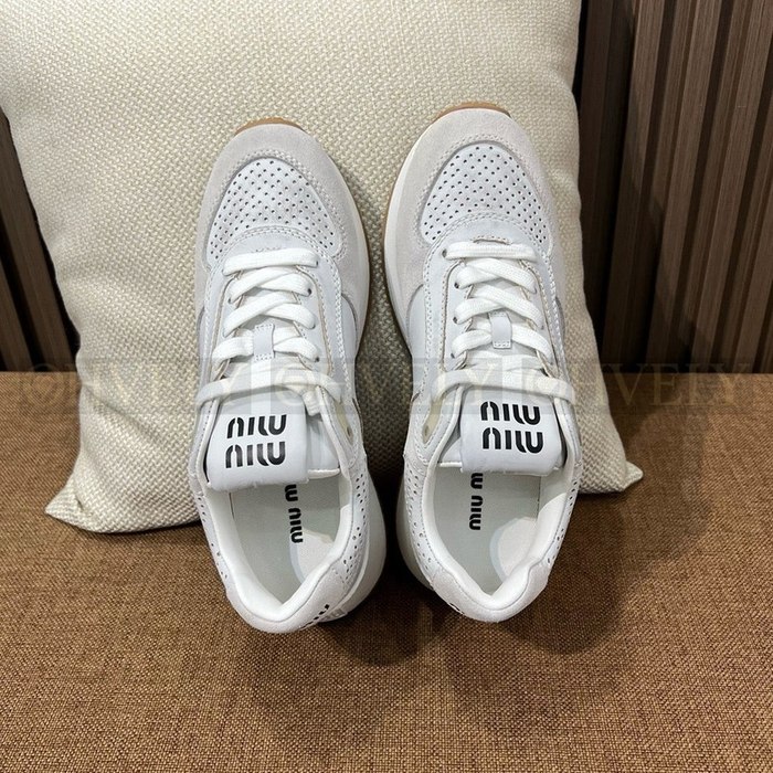 미우미우 퍼퍼레이터드 로우 탑 스니커즈