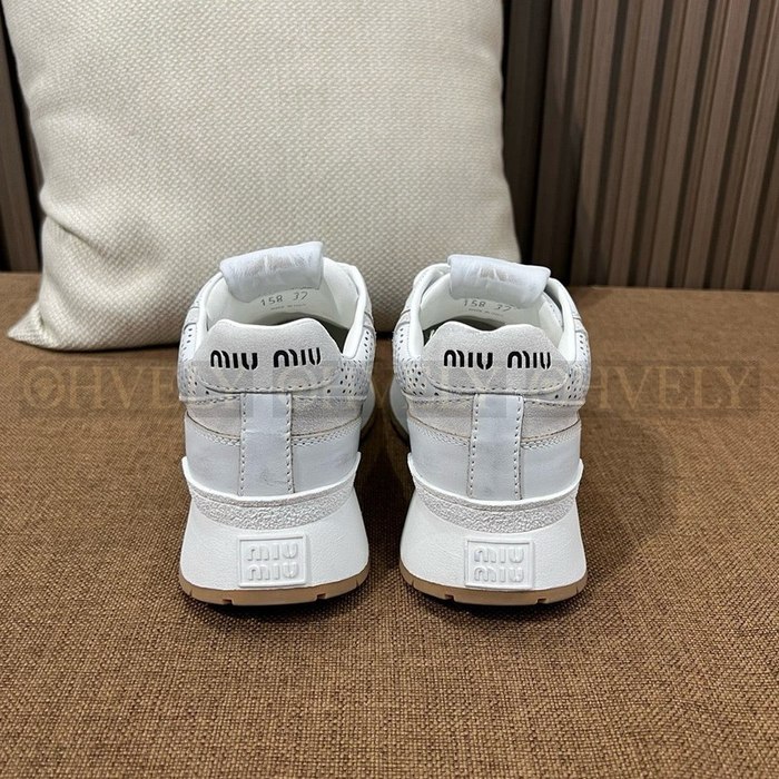 미우미우 퍼퍼레이터드 로우 탑 스니커즈
