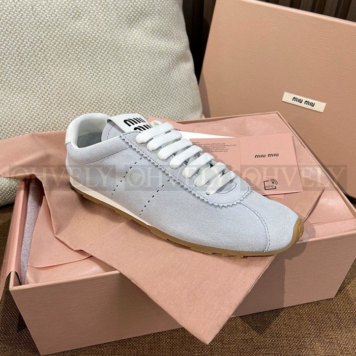 미우미우 플룸 스웨이드 스니커즈