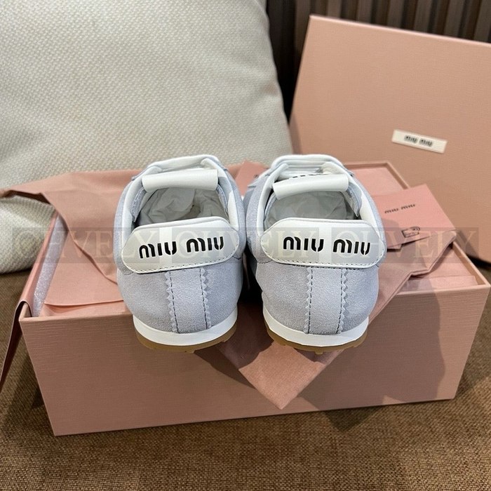 미우미우 플룸 스웨이드 스니커즈