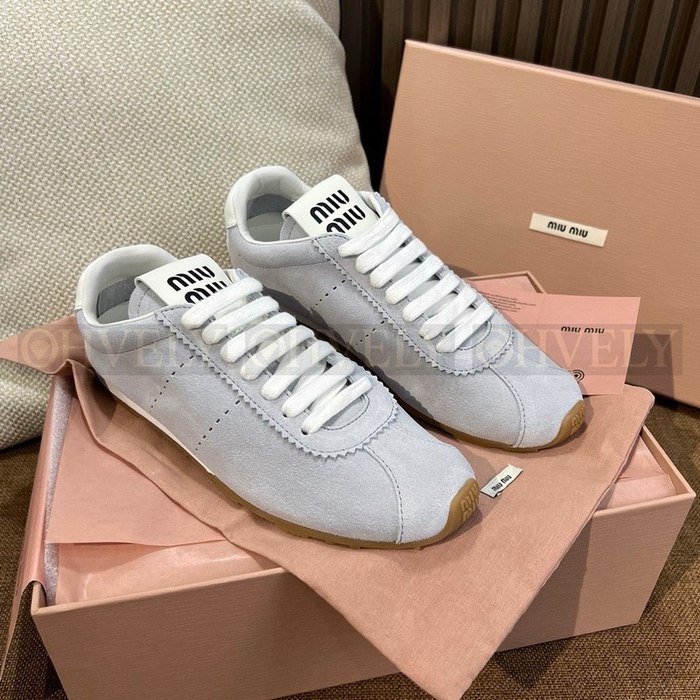 미우미우 플룸 스웨이드 스니커즈