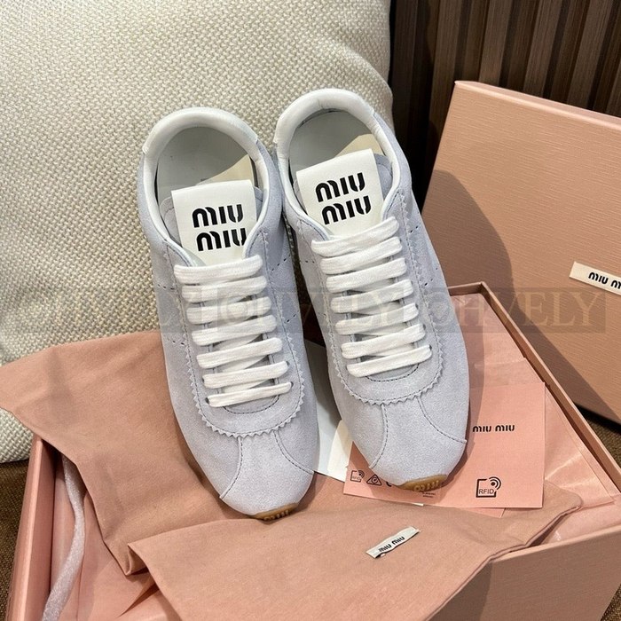 미우미우 플룸 스웨이드 스니커즈