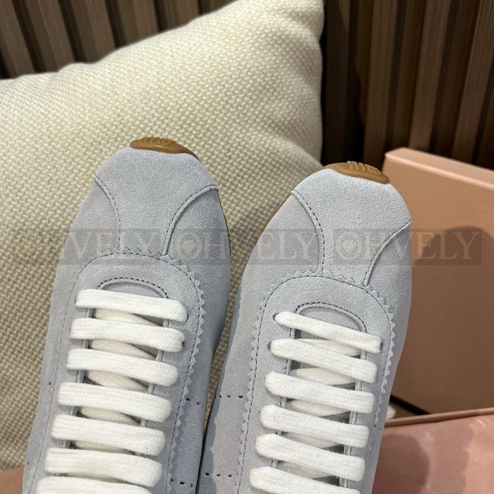 미우미우 플룸 스웨이드 스니커즈