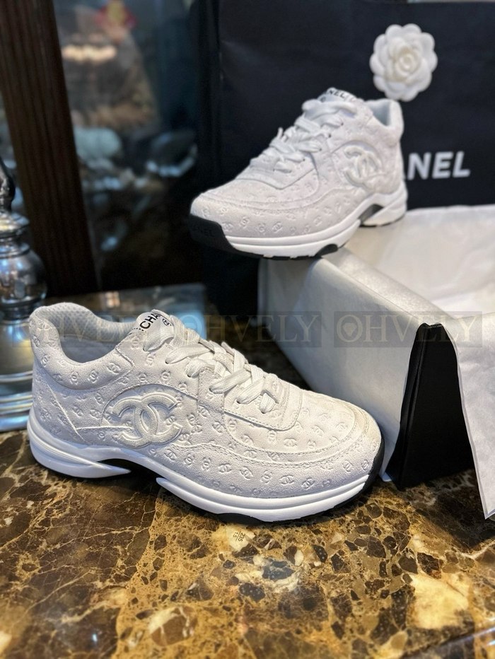 샤넬 CC 로고 프린티드 스웨이드 스니커즈