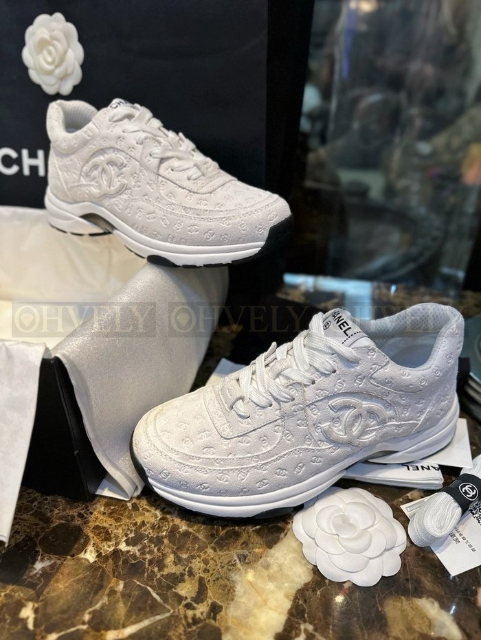 샤넬 CC 로고 프린티드 스웨이드 스니커즈