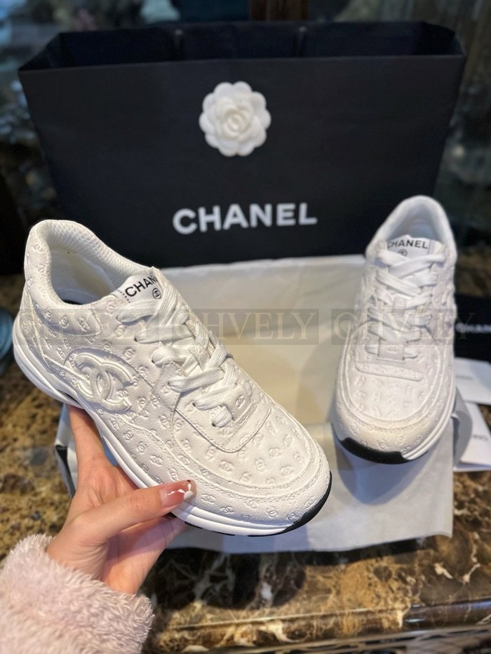 샤넬 CC 로고 프린티드 스웨이드 스니커즈