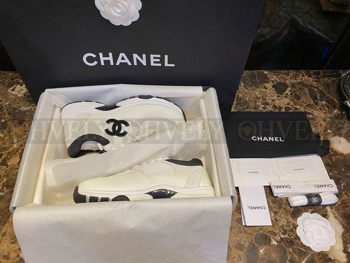 샤넬 로고 스니커즈