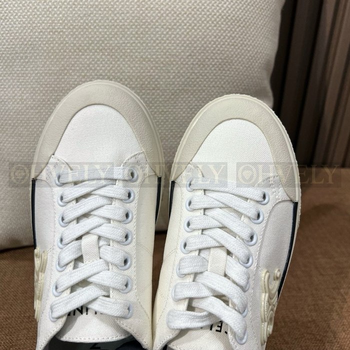 셀린느 트리옹프 앨런 스니커즈