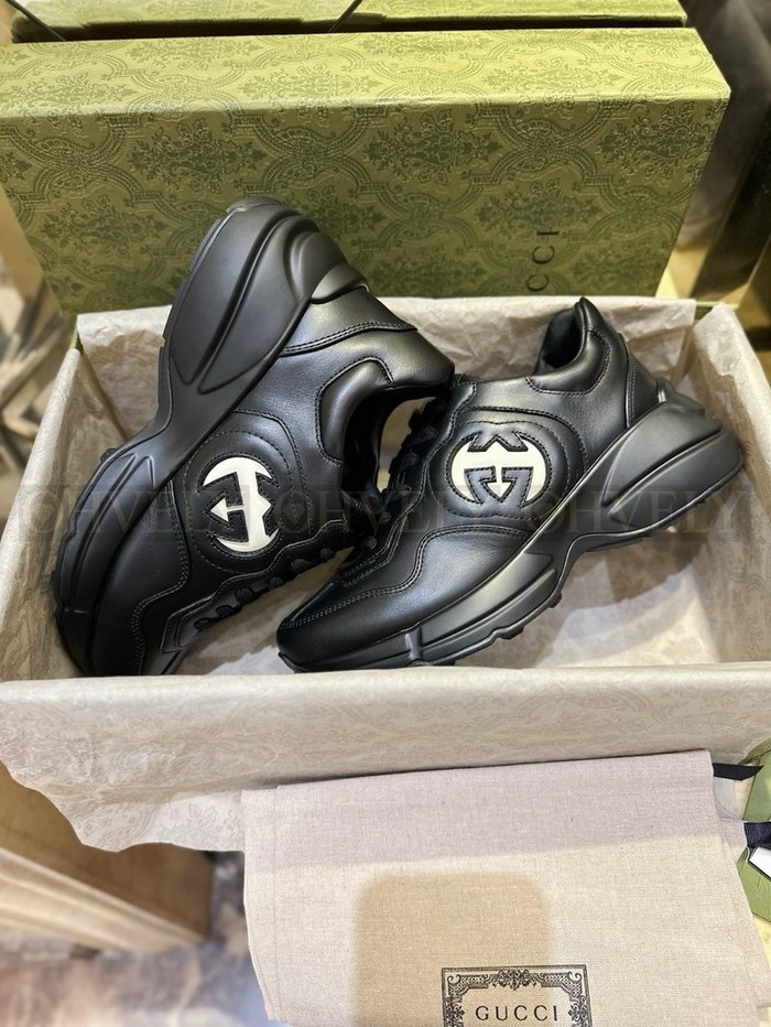 구찌 라이톤 인터로킹 G 스니커즈