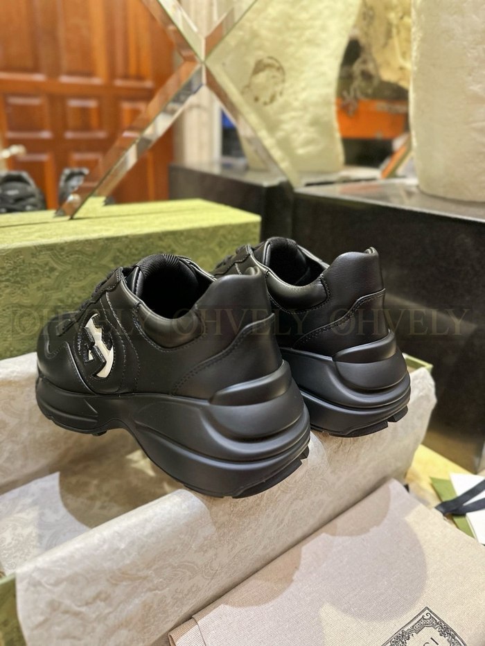 구찌 라이톤 인터로킹 G 스니커즈