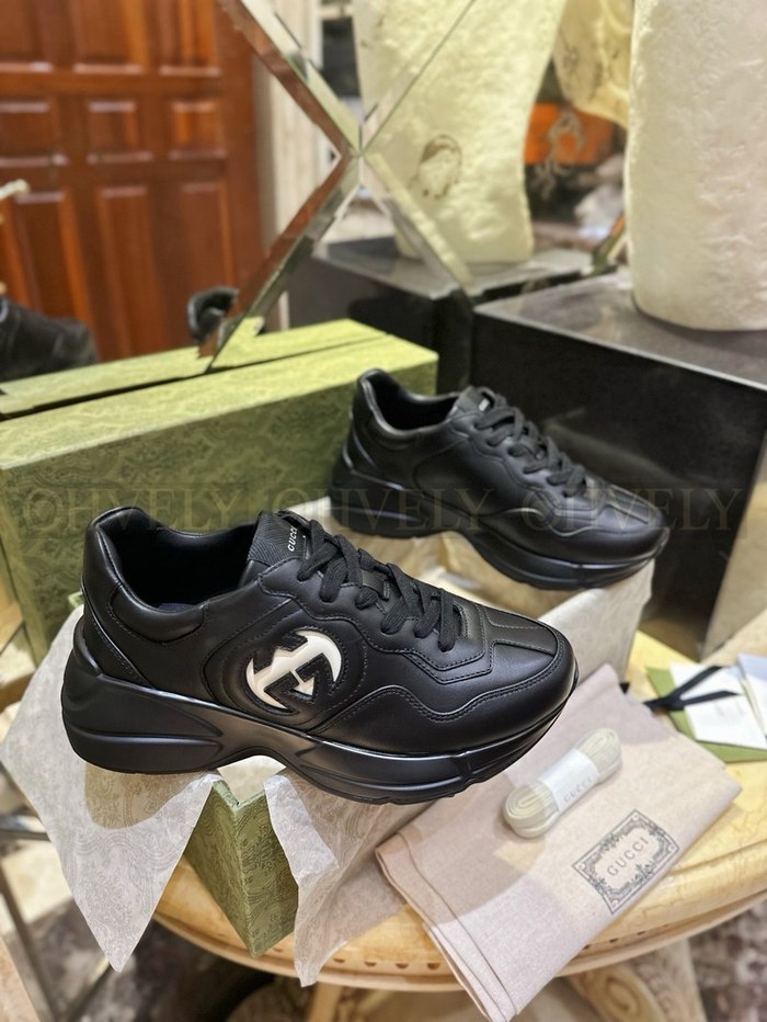 구찌 라이톤 인터로킹 G 스니커즈