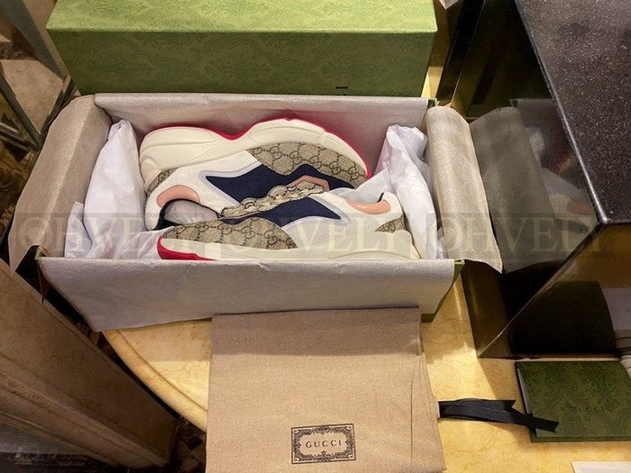 구찌 라이톤 캔버스 레더 스니커즈