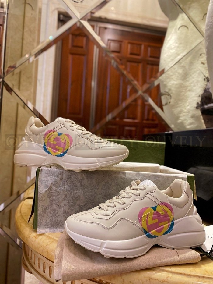 구찌 라이톤 하트 인터로킹 G 스니커즈