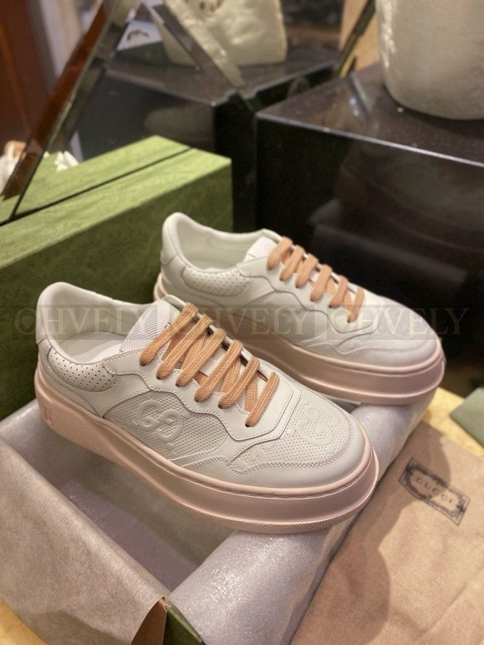 구찌 엠보싱 스니커즈