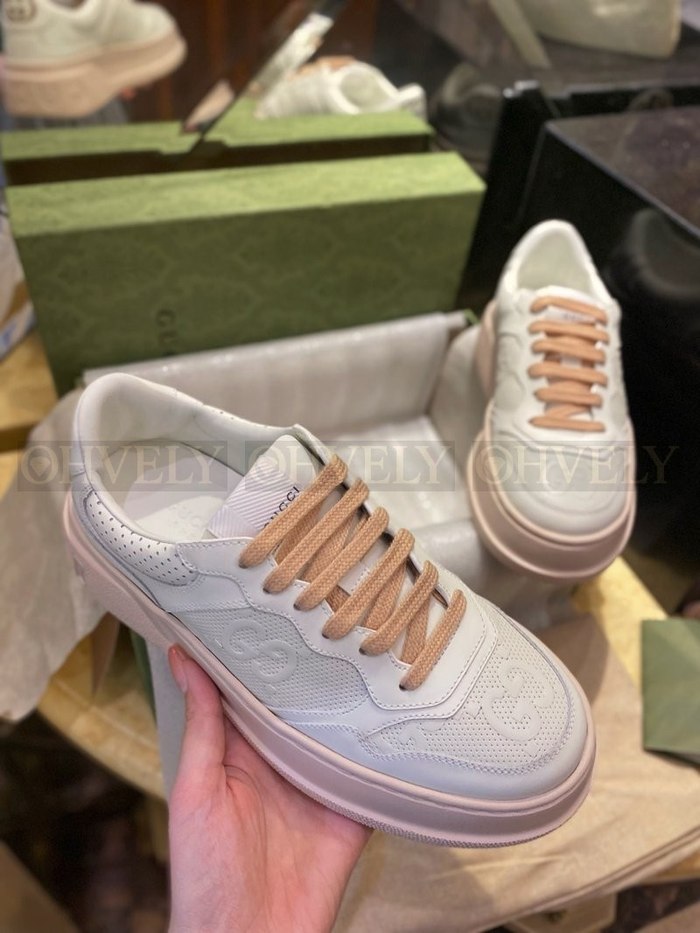 구찌 엠보싱 스니커즈