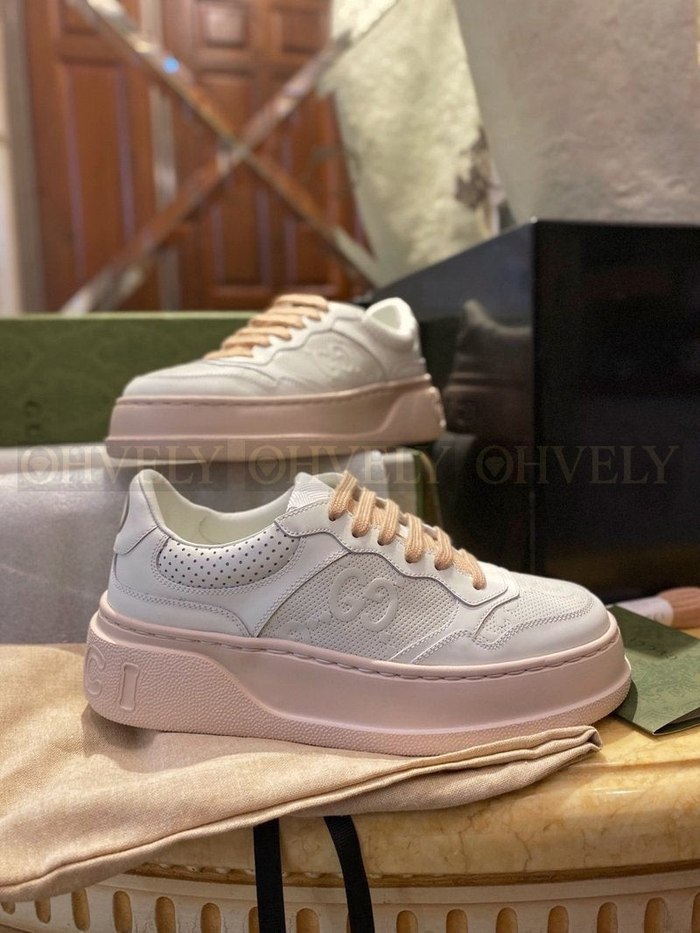 구찌 엠보싱 스니커즈