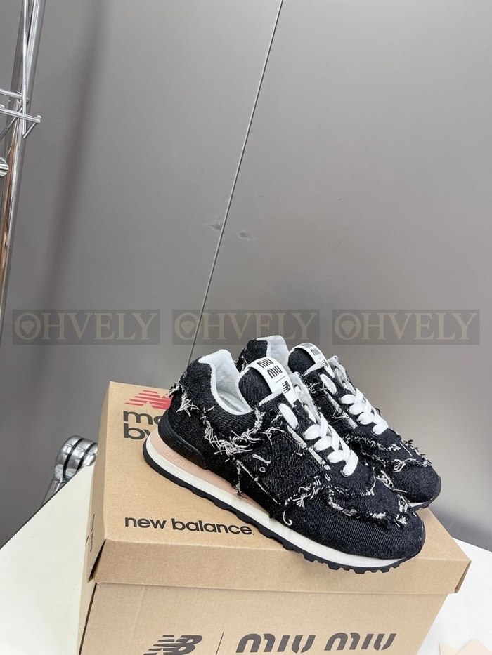 미우미우 X 뉴발란스 574 스니커즈