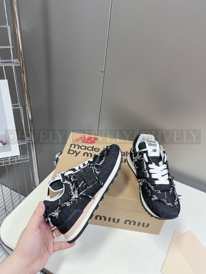 미우미우 X 뉴발란스 574 스니커즈