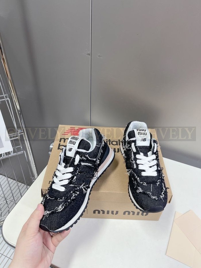 미우미우 X 뉴발란스 574 스니커즈