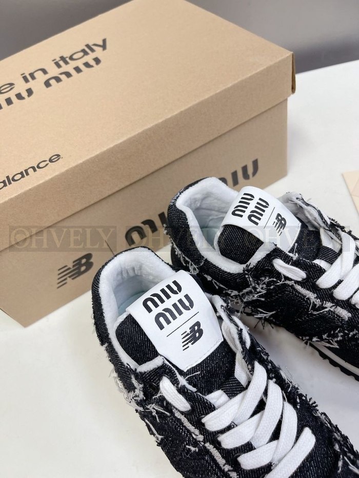 미우미우 X 뉴발란스 574 스니커즈