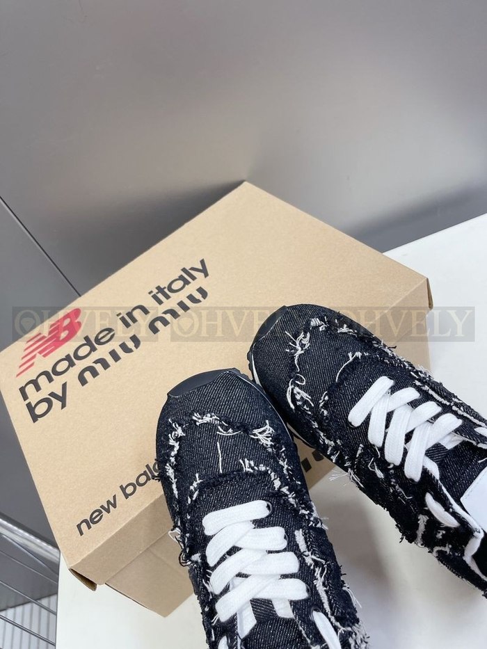 미우미우 X 뉴발란스 574 스니커즈