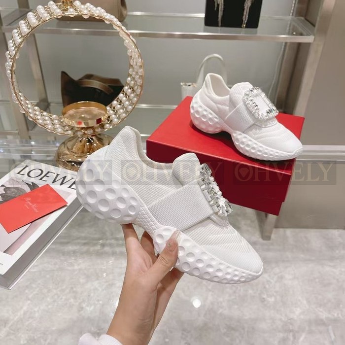 로저비비에 비브 런 라이트 스트라스 버클 스니커즈