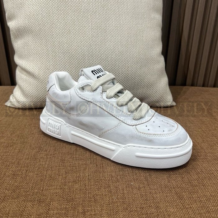 미우미우 화이트 블리치드 레더 스니커즈