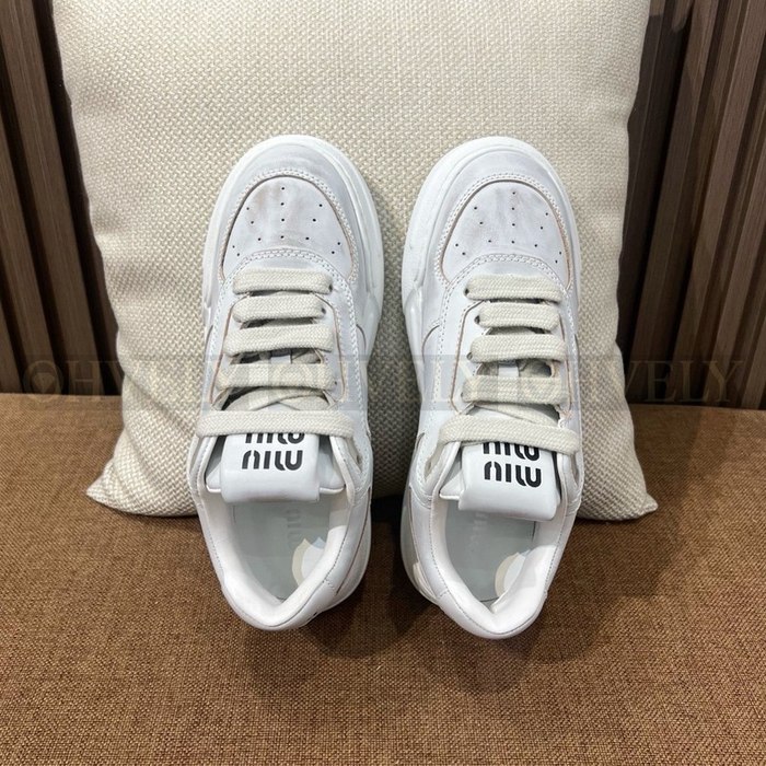 미우미우 화이트 블리치드 레더 스니커즈