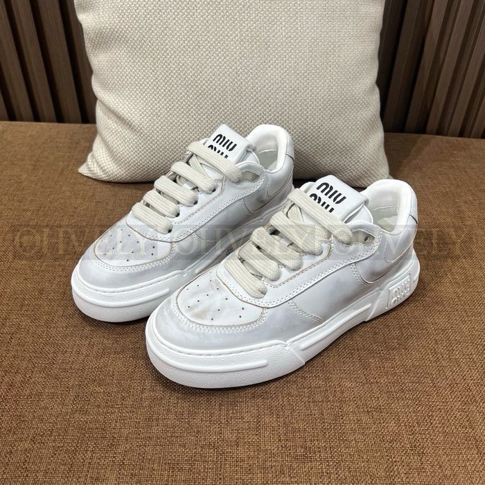 미우미우 화이트 블리치드 레더 스니커즈