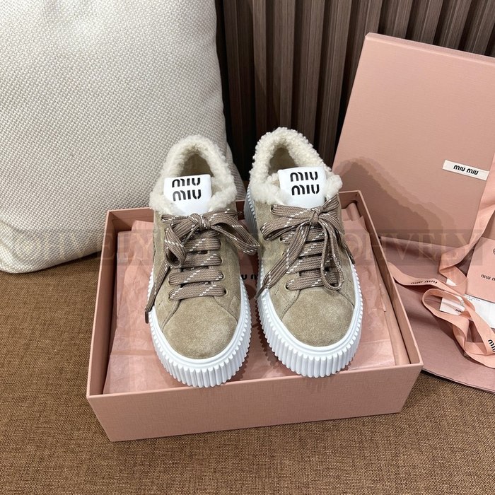 미우미우 스웨이드 시어링 스니커즈