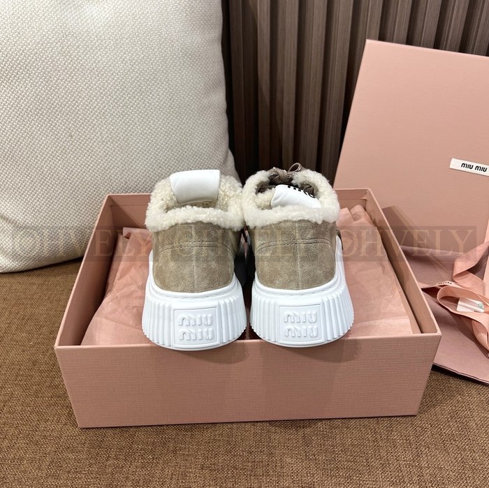 미우미우 스웨이드 시어링 스니커즈