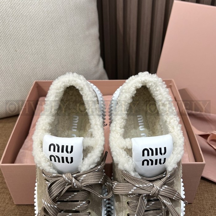 미우미우 스웨이드 시어링 스니커즈