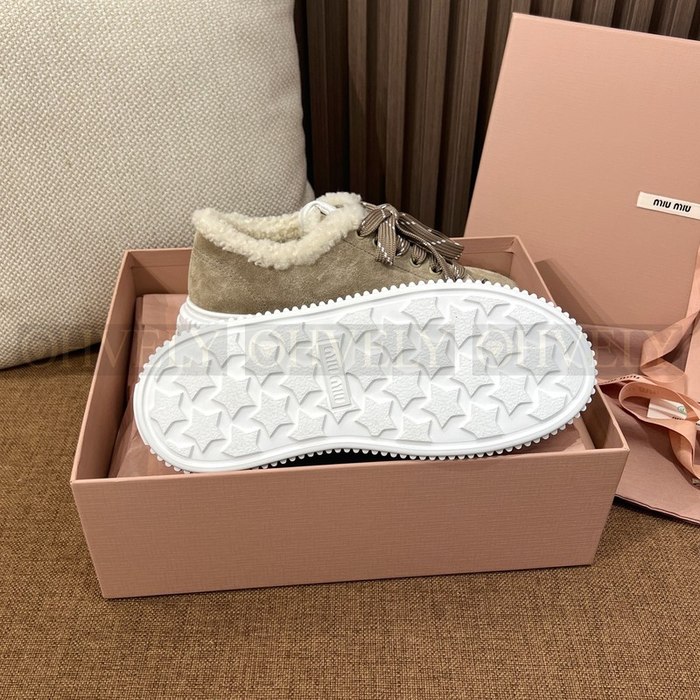 미우미우 스웨이드 시어링 스니커즈