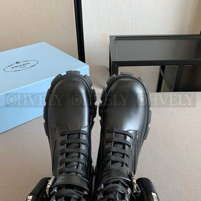 프라다 브러시드 파우치 부츠