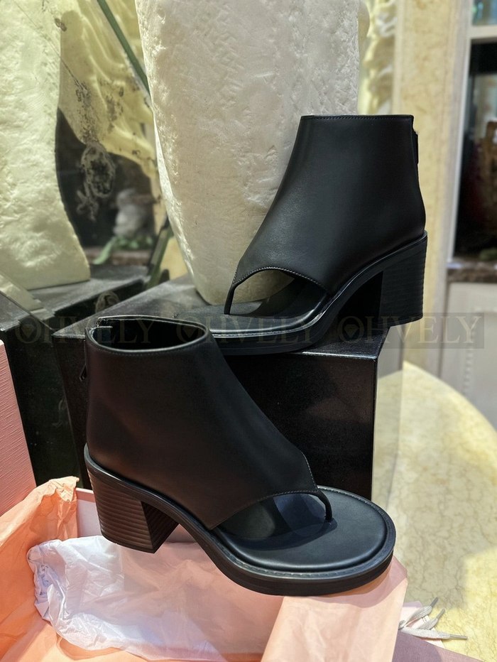 미우미우 레더 통 부츠