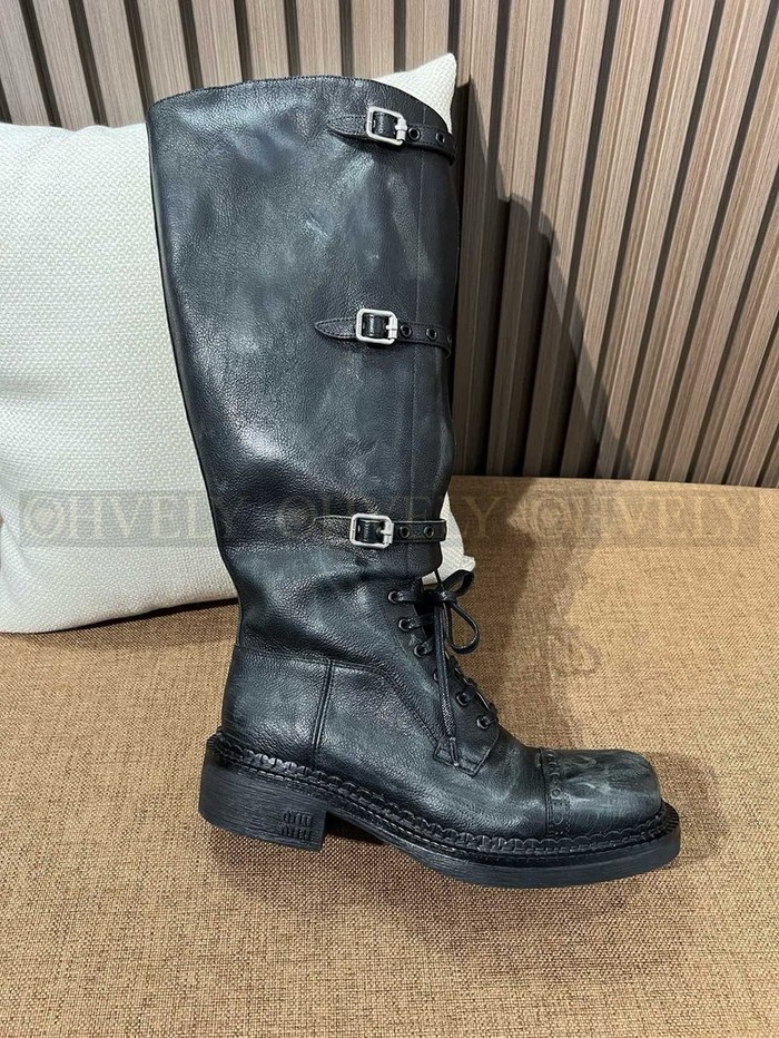 미우미우 가죽 부츠