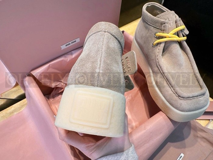 미우미우 스터드 스트랩 모헤어 부츠