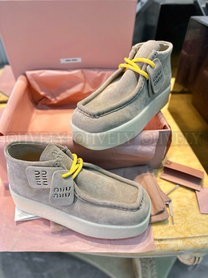 미우미우 스터드 스트랩 모헤어 부츠