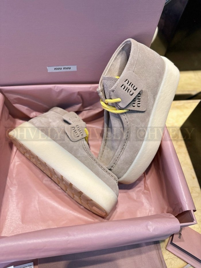 미우미우 스터드 스트랩 모헤어 부츠