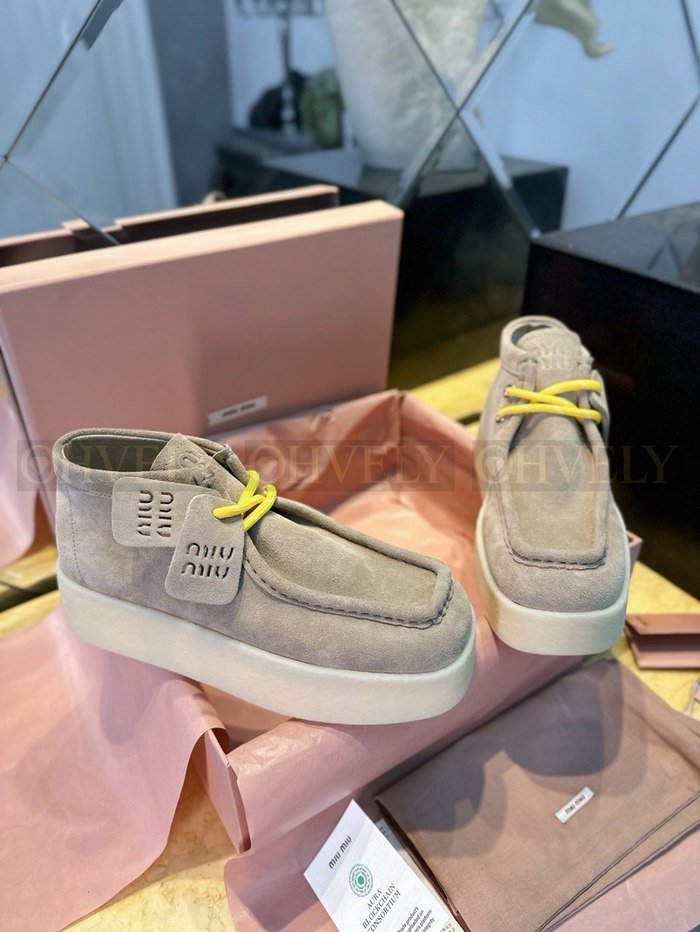 미우미우 스터드 스트랩 모헤어 부츠