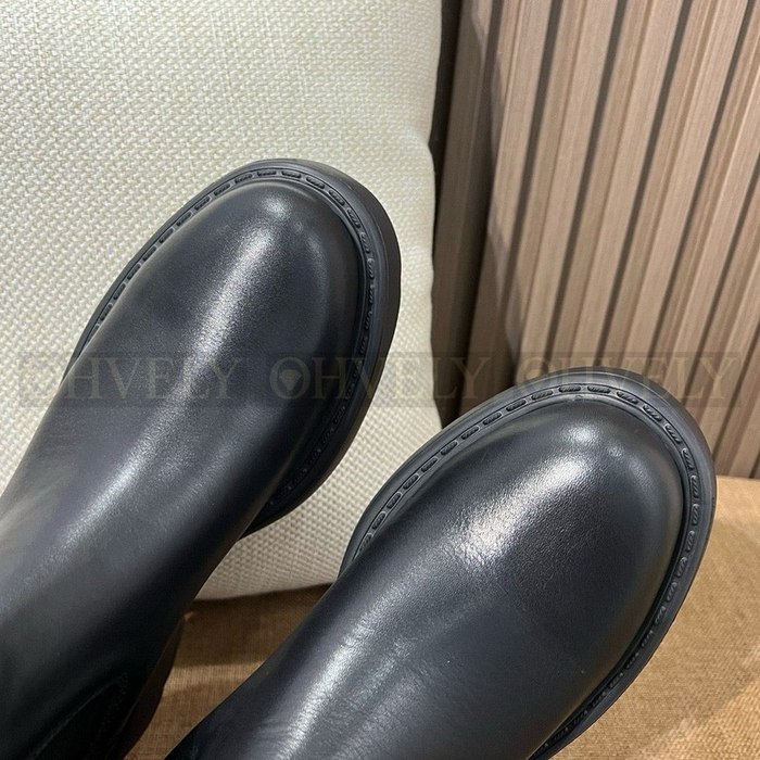 미우 미우 레더 부티 블랙