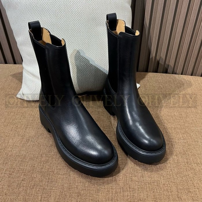 미우 미우 레더 부티 블랙