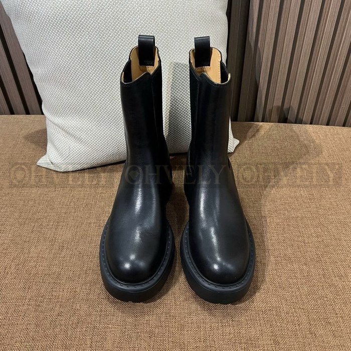 미우 미우 레더 부티 블랙