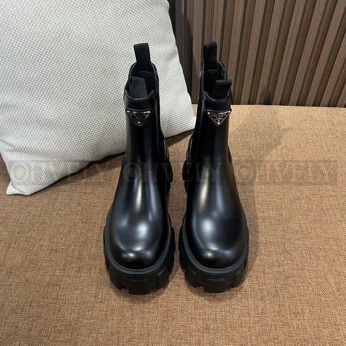 프라다 삼각 로고 앵클 부츠