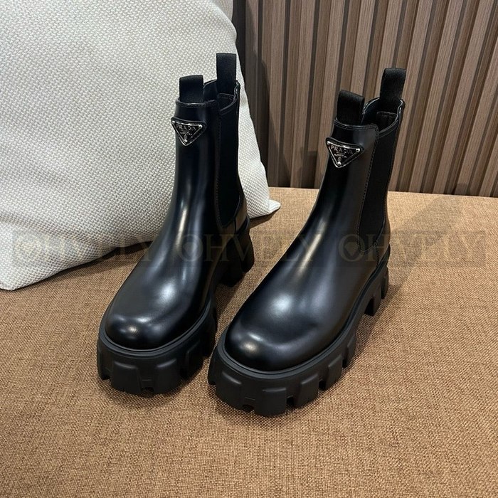 프라다 삼각 로고 앵클 부츠