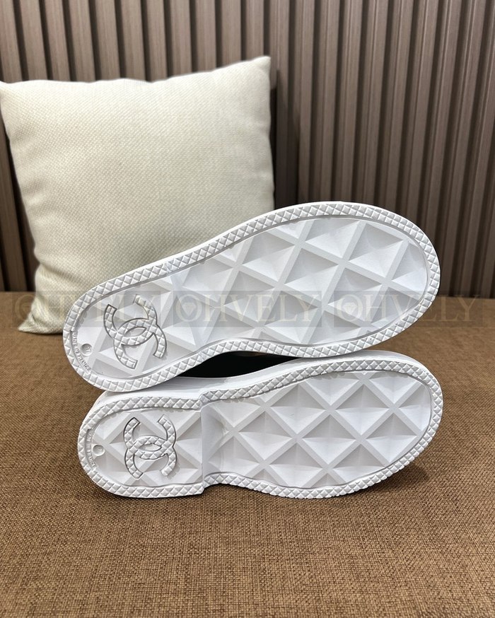 샤넬 CC 로고 블랙 앤 화이트 뉴 러버 레인 부츠